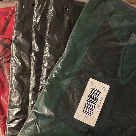 GREEN- NWT Catherines 3/4 Sleeve Top w/ Velvet Flower Overlay •Green Color Only• - Picture 2 of 7